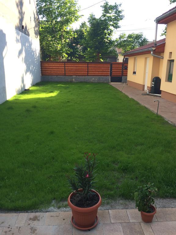 Green Garden Apartman Appartamento Budapest Esterno foto